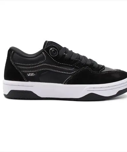 ونس ROWAN 2 چرم مشکی، با تمرکز بر عملکرد بالا، دوام و راحتی، به‌ویژه برای اسکیت‌سواران و علاقه‌مندان به استایل خیابانی طراحی شده است.​