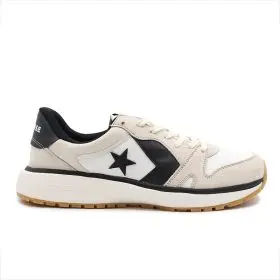 کانورس ران استارترینرسفیدباخط مشکی، یک انتخاب بی‌نظیر برای کسانی است که به دنبال تجربه‌ای از راحتی و سبکی همراه با ظاهری آراسته و مد روز هستند.