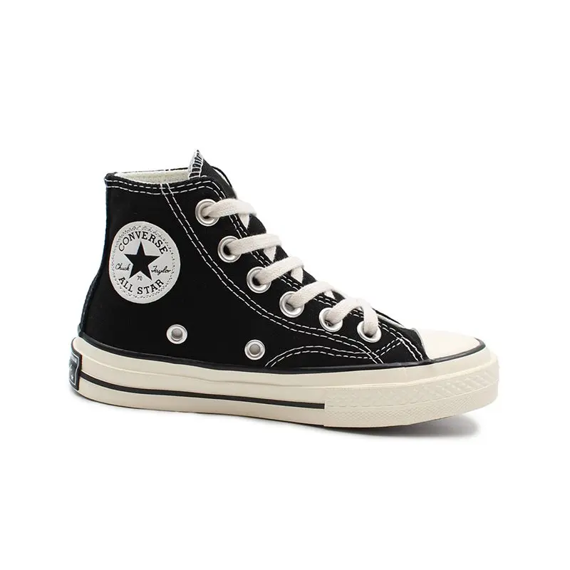 کانورس بچه گانه مشکی سفیدساق بلند، یک انتخاب هوشمندانه برای والدینی است که به دنبال کیفیت، راحتی و ایمنی برای فرزندان خود هستند.