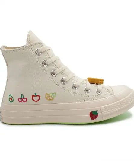 کانورس طرحدار میوه زنانه ساق بلند، با نقش و نگارهایی الهام گرفته از میوه های رنگارنگ، گزینه ای فوق العاده برای بانوان خوش سلیقه ای است.