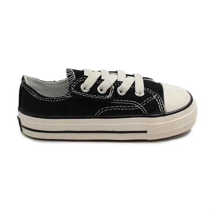 کفش کانورس بچه گانه مشکی کوتاه، یک انتخاب بی‌نظیر و با طراحی خاص و ویژگی‌های منحصربه‌فرد، آسایش و راحتی را برای کودکان شما به ارمغان می‌آورد.