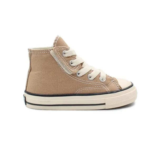 کفش کانورس بچه گانه خاکی ساق بلند، یک انتخاب عالی این کفش، به طور خاص برای استفاده کودکان تولید شده است تا راحتی و ایمنی را برای آنها به ارمغان بیاورد.