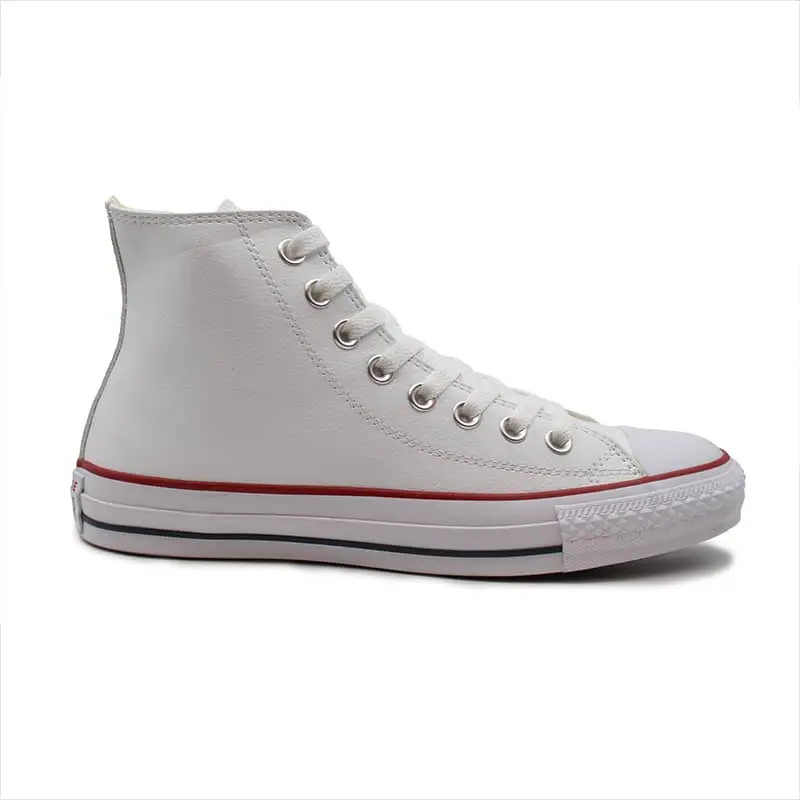 کانورس چرم سفید کلاسیک ساق بلند، انتخابی ممتاز برای افرادی است که همواره به دنبال داشتن استایلی شیک، جذاب و در عین حال بسیار راحت و کاربردی هستند.