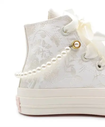 کانورس زنانه