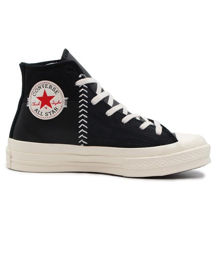 کانورس 1970 مشکی چرم ساق بلند، گزینه‌ای عالی برای کسانی که به کفش‌های شیک و راحت علاقه مند هستند و میتوانید آن را به راحتی با هر استایلی ست کنید.