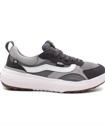 کفش ونس اولترارنج طوسی، یکی از مدل‌های محبوب و پرطرفدار برند ونس است که به دلیل طراحی خاص و رنگ طوسی جذابش، طرفداران زیادی دارد.