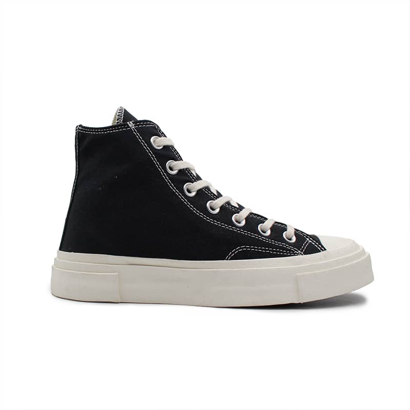 کانورس مشکی سفید دبو ساق بلند، این مدل، نمادین‌ترین و شناخته‌شده‌ترین کفش کانورس است و یکی از پرفروش‌ترین کفش‌های تاریخ به شمار می‌رود.