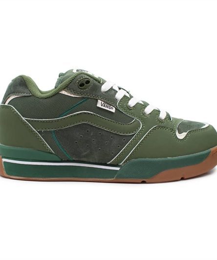 ونس راولی سبزتیره، یک انتخاب بی نظیر برای کسانی که به دنبال تلفیقی از راحتی و جذابیت در یک کفش هستند.و با رنگ سبز به راحتی با لباس ها هماهنگ می شود.