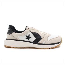 کانورس ران استارترینرسفیدباخط مشکی، یک انتخاب بی‌نظیر برای کسانی است که به دنبال تجربه‌ای از راحتی و سبکی همراه با ظاهری آراسته و مد روز هستند.