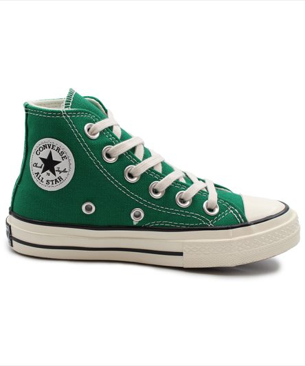 کانورس سبزبچه گانه ساق بلند، با طراحی خاص و رنگ دلنشین خود، می تواند یک انتخاب ایده آل برای استفاده روزمره یا فعالیت های ورزشی سبک باشد.