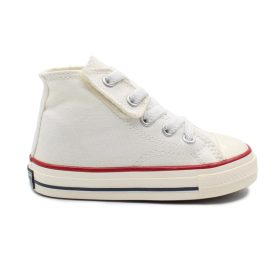 کفش کانورس بچه گانه سفیدساق بلند، با طراحی منحصر به فرد خود، هم دارای بند است و هم چسب، تا استفاده از آن برای کودکان تا حد امکان آسان و راحت باشد.